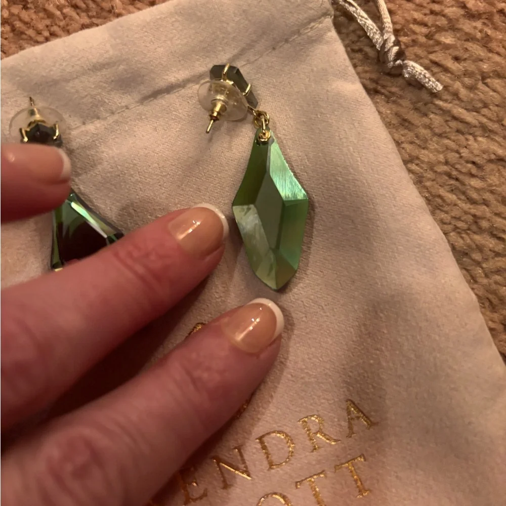 Kendra Scott Green & Gold Faceted Crystal Drop Earrings - Picture 3 of 5